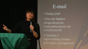 pierwszy referat „Netykiety, czyli savoir vivru w Internecie” wygłosiła Pani dr Kinga Janicka