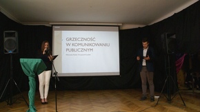 Ostatni referat „Grzeczność w komunikacji medialnej” przedstawili uczniowie Zespołu Szkół Ogólnokszt