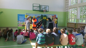 spotkanie w szkole z Zebrą Drogową i Tomkiem Brygadzistą, fot.SKANSKA