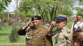 kombatanci składają hołd bohaterom