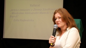 referat wygłosiła Zofia Radwańska, asystent muzealny w Muzeum Ludowych Instrumentów Muzycznych w Szy