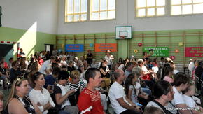 rodzice z zaciekawieniem podziwiali występy dzieci