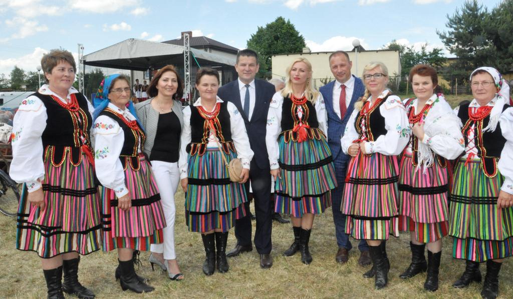 Zaborowianki z przewodniczącą Rady Powiatu w Szydłowcu, starostą szydłowieckim i burmistrzem Szydłow
