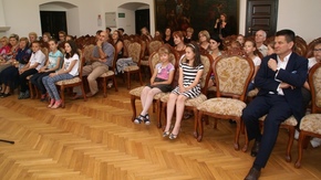 zebrana publiczność, na pierwszym planie Starosta Włodzimierz Górlicki