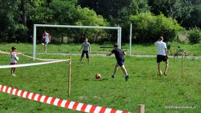 wśród męskiej młodzieży popularnością cieszyły się rozgrywki sportowe