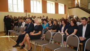 w rozpoczęciu roku szkolnego w ZSO im.H.Sienkiewicza uczestniczył Włodzimierz Górlicki Starosta Szyd