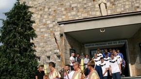 przeprowadzenie sztandaru z kościoła do siedziby Klubu Oronka