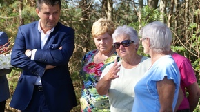 Włodzimierz Górlicki Starosta Szydłowiecki z mieszkańcami Starej Wsi