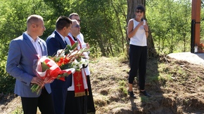 Włodzimierz Górlicki Starosta Szydłowiecki z Arturem Ludwem Burmistrzem Szydłowca i księdzem Andrzej