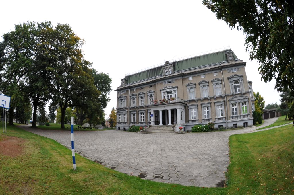 Pałac w Pogrzebieniu