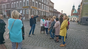 Spacer nauczycieli z przewodnikem po Gnieźnie