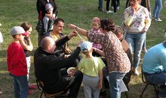 Wspólna zabawa na Święcie Ziemniaka (link otworzy duże zdjęcie)