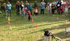 Wspólna zabawa na Święcie Ziemniaka (link otworzy duże zdjęcie)