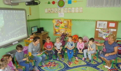 Głośne czytanie w Przedszkolu nr 6 (link otworzy duże zdjęcie)