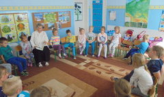 Głośne czytanie w Przedszkolu nr 6 (link otworzy duże zdjęcie)