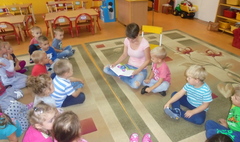 Głośne czytanie w Przedszkolu nr 6 (link otworzy duże zdjęcie)