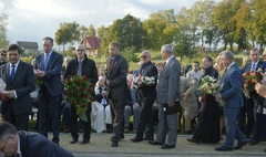 Odsłonięcie pomnika profesora Gerarda Labudy (link otworzy duże zdjęcie)