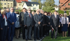 Odsłonięcie pomnika profesora Gerarda Labudy (link otworzy duże zdjęcie)