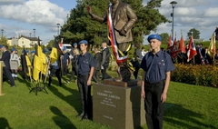 Odsłonięcie pomnika profesora Gerarda Labudy (link otworzy duże zdjęcie)