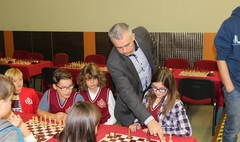 Mistrzostwa Gniezna i Powiatu Gnieźnieńskiego w szachach dziewcząt i chłopców szkół podstawow (link otworzy duże zdjęcie)