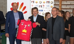 Handball Poznań kontra MKS URBIS Gniezno (link otworzy duże zdjęcie)