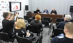 Zdjęcie z konferencji prasowej na temat spalania śmieci. (link otworzy duże zdjęcie)