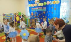 Uroczyste ślubowanie i przyjęcie do grona społeczności przedszkolnej. (link otworzy duże zdjęcie)