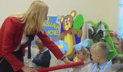 Uroczyste ślubowanie i przyjęcie do grona społeczności przedszkolnej. (link otworzy duże zdjęcie)