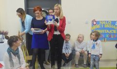 Uroczyste ślubowanie i przyjęcie do grona społeczności przedszkolnej. (link otworzy duże zdjęcie)