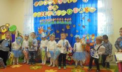 Uroczyste ślubowanie i przyjęcie do grona społeczności przedszkolnej. (link otworzy duże zdjęcie)