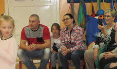 Rodzinne kalambury i wesołe tańce integracyjne w Przedszkolu nr 5 (link otworzy duże zdjęcie)