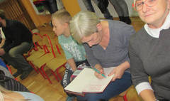 Rodzinne kalambury i wesołe tańce integracyjne w Przedszkolu nr 5 (link otworzy duże zdjęcie)