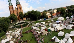 Zdjęcie gnieźnieńskiej katedry podczas Koronacji Królewskiej w lipcu 2016 r.