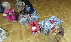 „Szlachetna paczka” od dzieci z Przedszkola nr 5 (link otworzy duże zdjęcie)