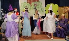 Tym razem to dorośli wystąpili przed dziećmi. (link otworzy duże zdjęcie)