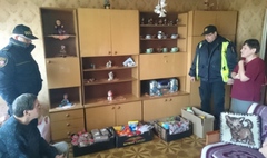 Świąteczna akcja Strażników Miejskich (link otworzy duże zdjęcie)