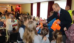 Rozpoczęcie akcji Oświeć swoje dziecko (link otworzy duże zdjęcie)