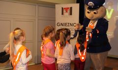 Rozpoczęcie akcji Oświeć swoje dziecko (link otworzy duże zdjęcie)