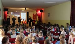 Rozpoczęcie akcji Oświeć swoje dziecko (link otworzy duże zdjęcie)