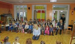 Występ przedszkolnej orkiestry (link otworzy duże zdjęcie)