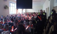 Akcja „Oświeć swoje dziecko” (link otworzy duże zdjęcie)