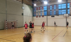 Podczas meczu z drużyną z Poznania. (link otworzy duże zdjęcie)