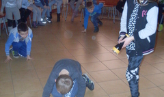 Zajęcia czytelnicze w bibliotece (link otworzy duże zdjęcie)