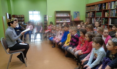 Spotkanie z księżniczkami w bibliotece (link otworzy duże zdjęcie)