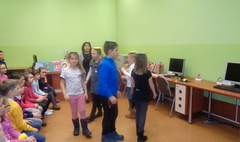 Spotkanie z księżniczkami w bibliotece (link otworzy duże zdjęcie)