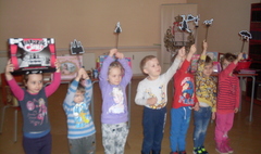 Spotkanie z księżniczkami w bibliotece (link otworzy duże zdjęcie)