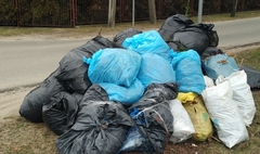 Zdjęcie dzikiego wysypiska odpadów