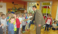 Mały przyrodnik Ekoliderem wśród przedszkolaków (link otworzy duże zdjęcie)