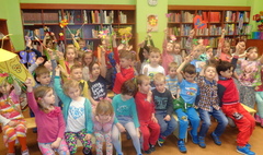 Spotkanie z wiosenną poezją w bibliotece (link otworzy duże zdjęcie)