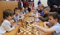 Turniej szachowy w MOK. (link otworzy duże zdjęcie)